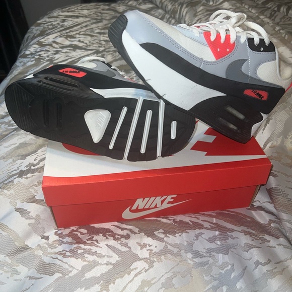 Nike Air Max 90 - White, Black, Red - Picture 4 of 7